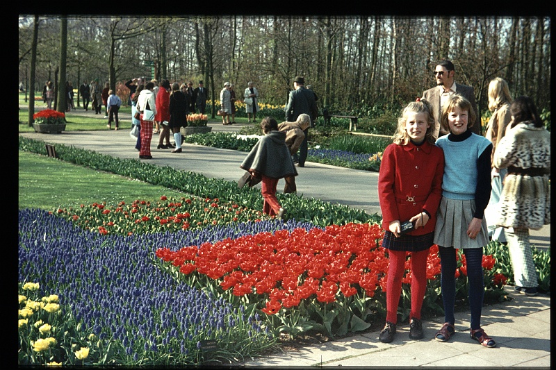 18.Keukenhof apr 1973 Brigitte,Marion.JPG
